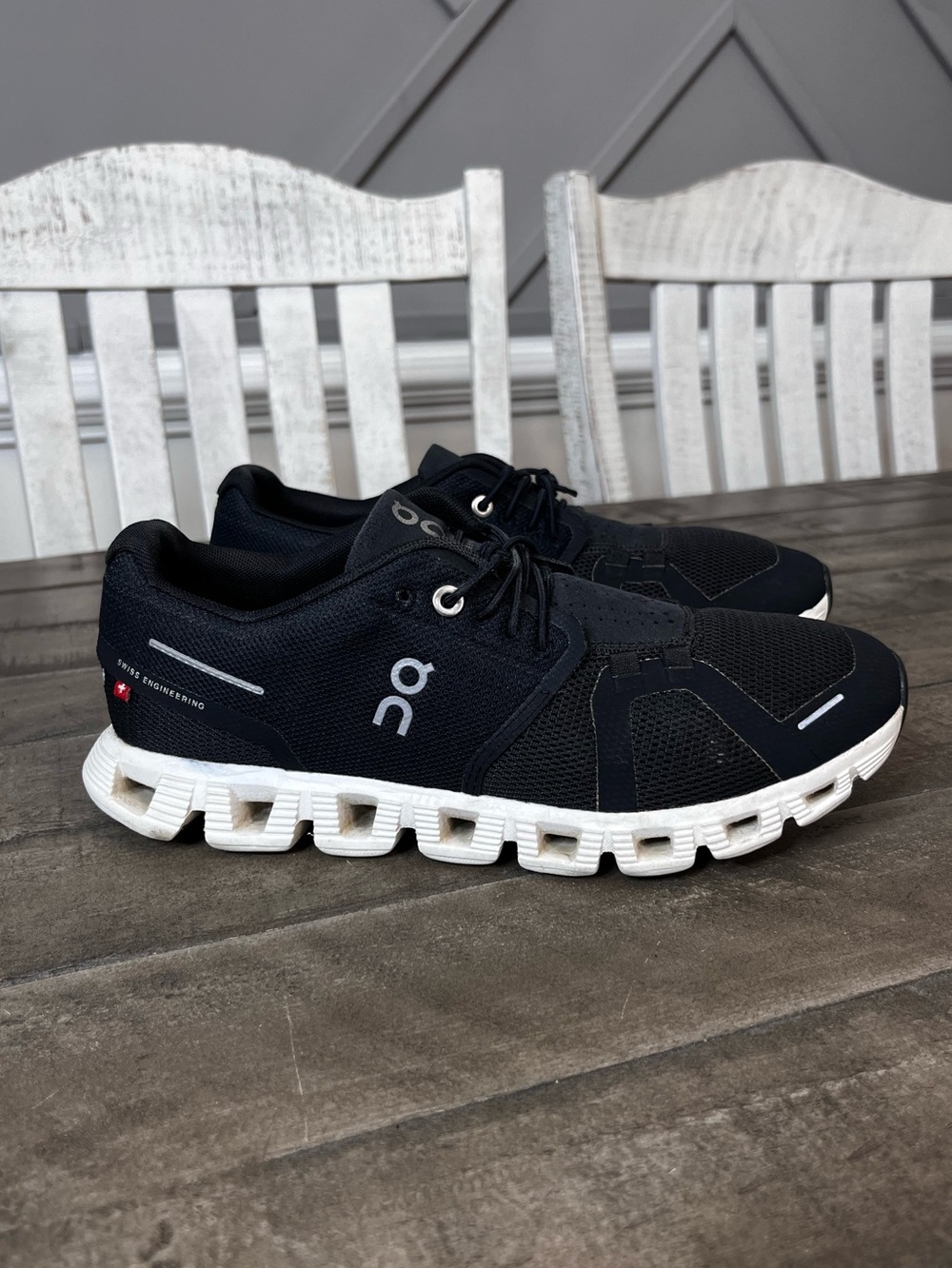 On Cloud 5 Black/White Sneakers Women’s Sz 8.5